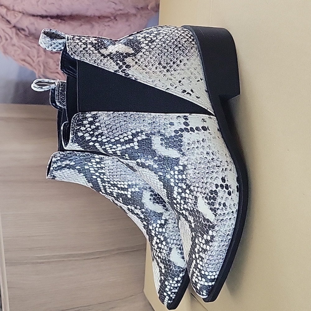 Steve Madden Booties - Picture 2 of 7